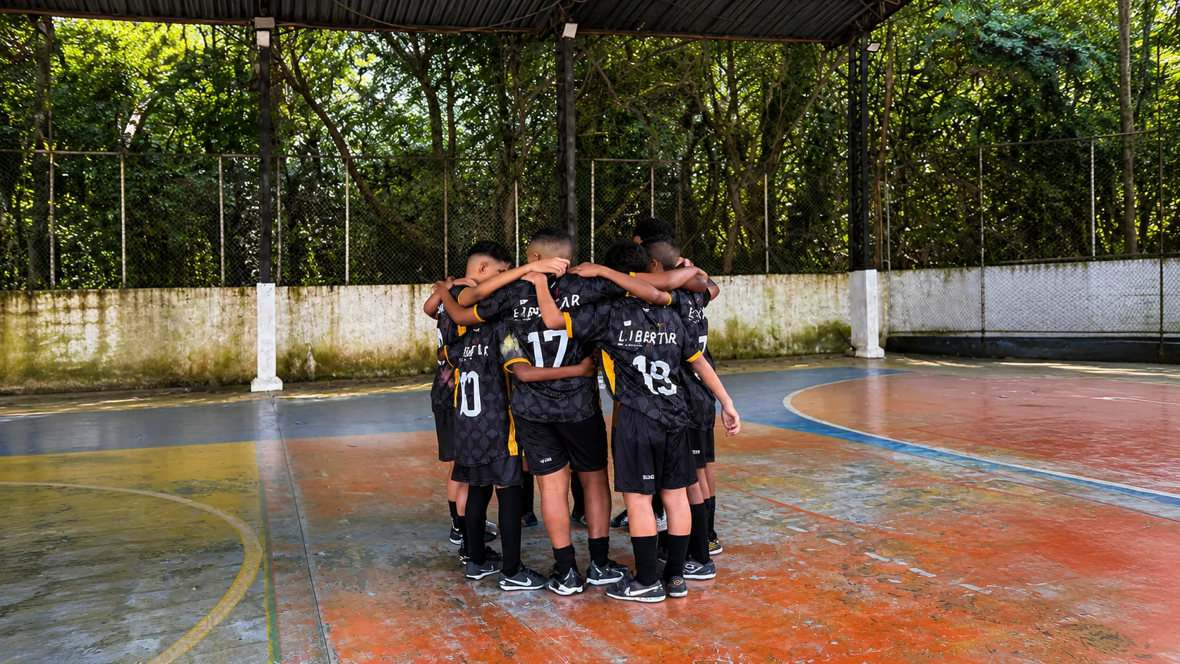 Registro 10 do arquivo de futsal do Desportivo Libertar em atividade na quadra