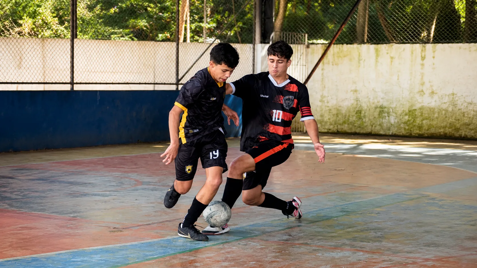 Registro 03 do arquivo de futsal do Desportivo Libertar em atividade na quadra