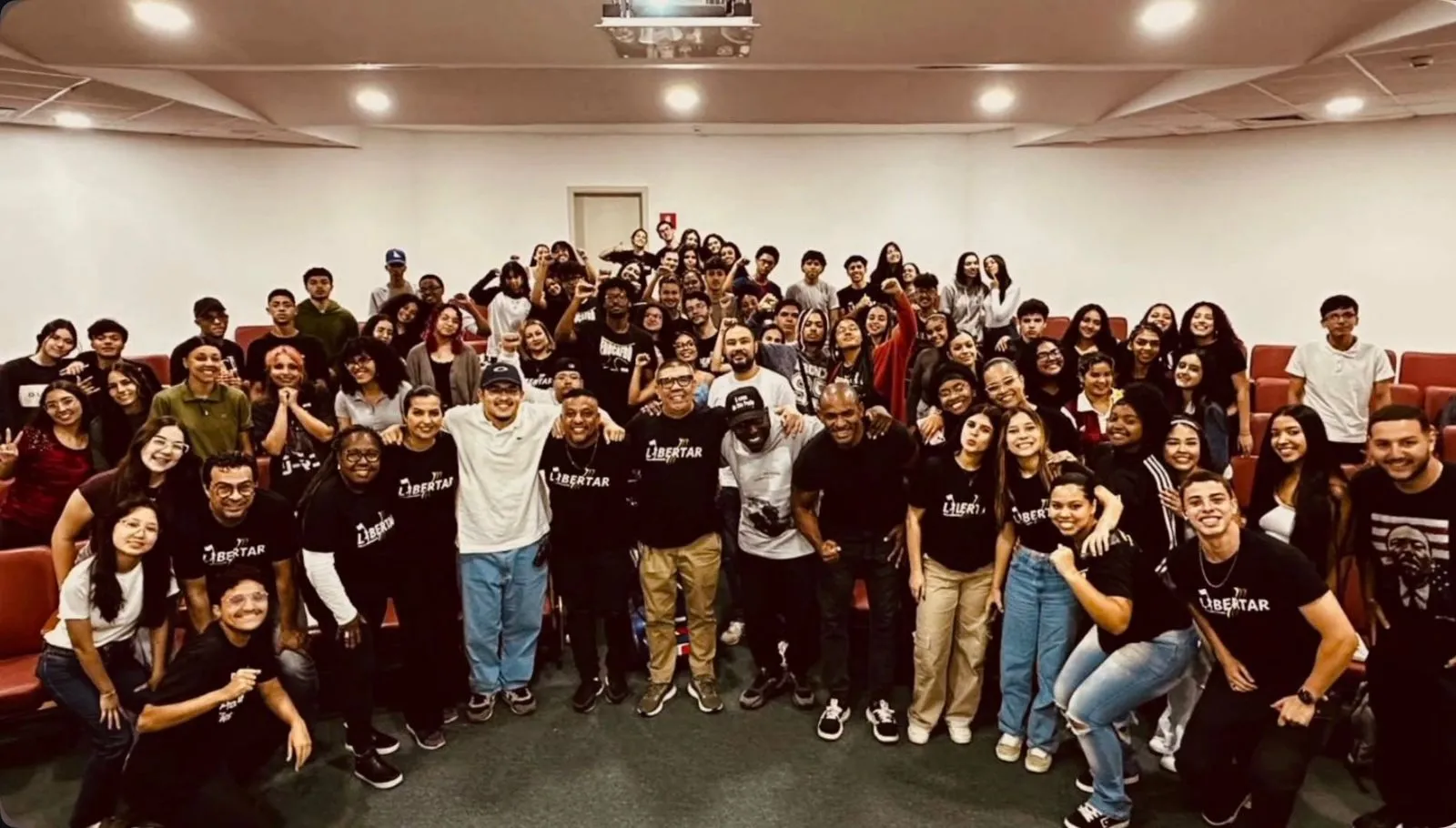 Estudantes, coordenadores e professores reunidos no Aulão Nacional da UFABC